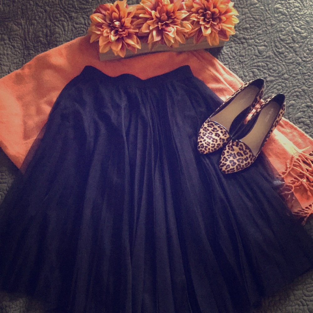 NWT black tulle skit